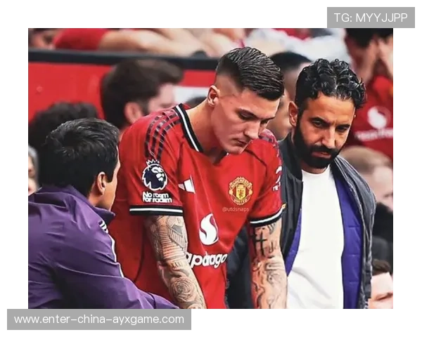 曼联为何宁可少打一人也要换下谢什科