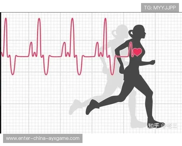 跑步达人半夜绕地标跑圈，网友称其城市守夜人
