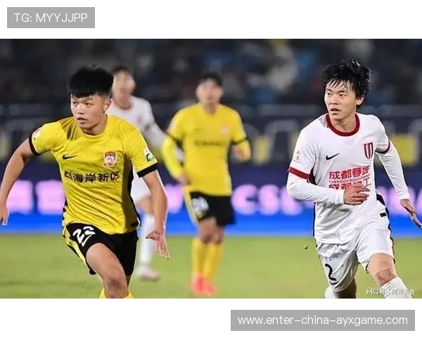 上海海港右路强度提升，杨希贴地传中直找点位